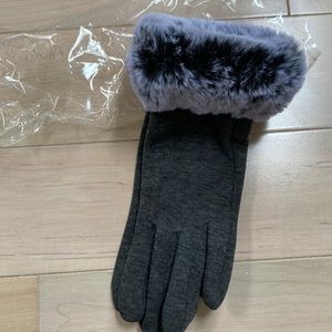 2 chic soft stretch grey faux fur with tech fingers gloves